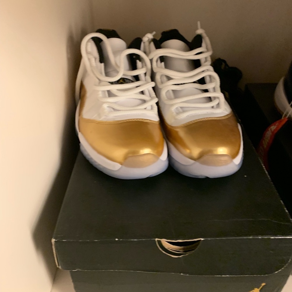 Sneakers - Picture 5 of 8